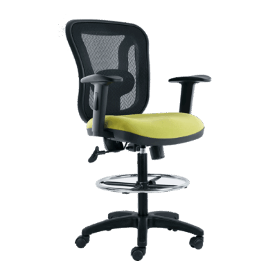 BM 1005 silla operativa alta con descansa pies, respaldo en malla, con brazos