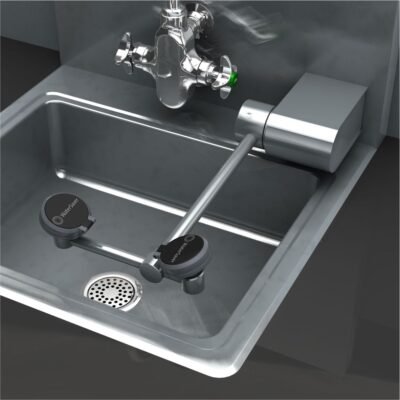 FE798 Lavado de ojos / cara, montaje en pared AutoFlow™ 90º abatible, acero inoxidable